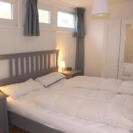 Obj 83 Foehrenhus Ferienbungalow In Ruhiger Lage Fur 4 Personen, Terrasse, Strandkorb Und Hund