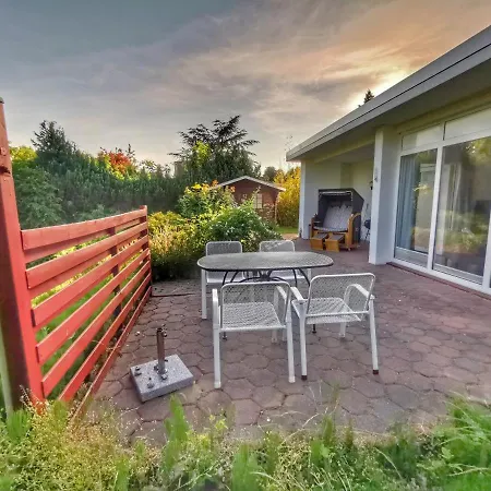 Obj 83 Foehrenhus Ferienbungalow In Ruhiger Lage Fur 4 Personen, Terrasse, Strandkorb Und Hund Dom wakacyjny