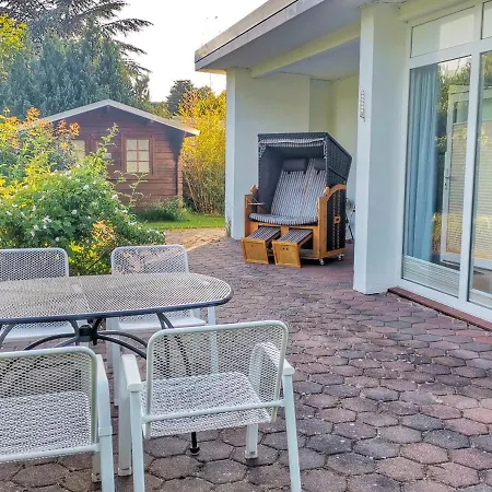 Dom wakacyjny Obj 83 Foehrenhus Ferienbungalow In Ruhiger Lage Fur 4 Personen, Terrasse, Strandkorb Und Hund